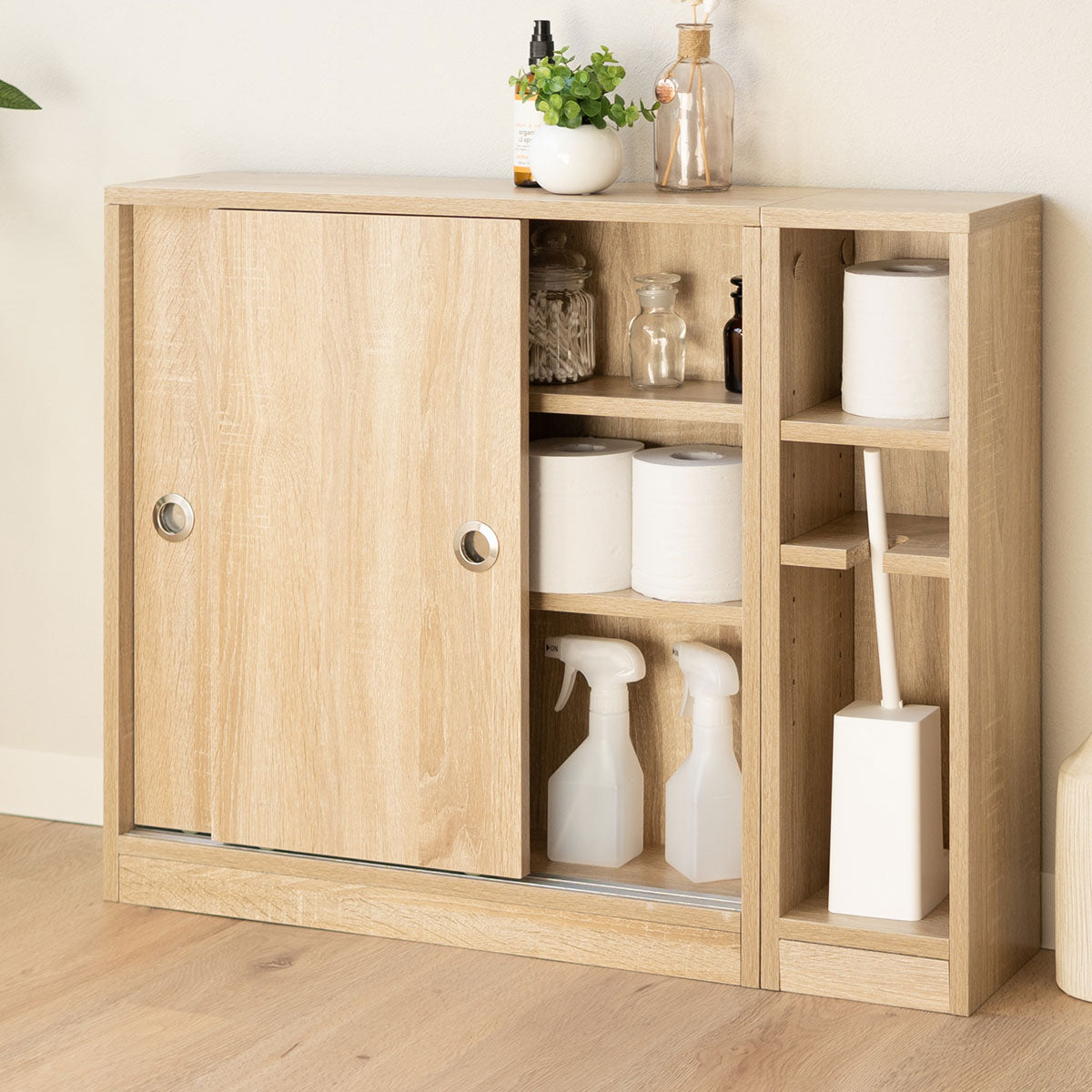 トイレラック キッチンラック 幅77cm スリム 扉付き 収納ラック 収納棚 ストッカー キャビネット ラック トイレットペーパー サニタリー 掃除用具 隙間収納 トイレ収納 キッチン収納 リビング収納 収納家具