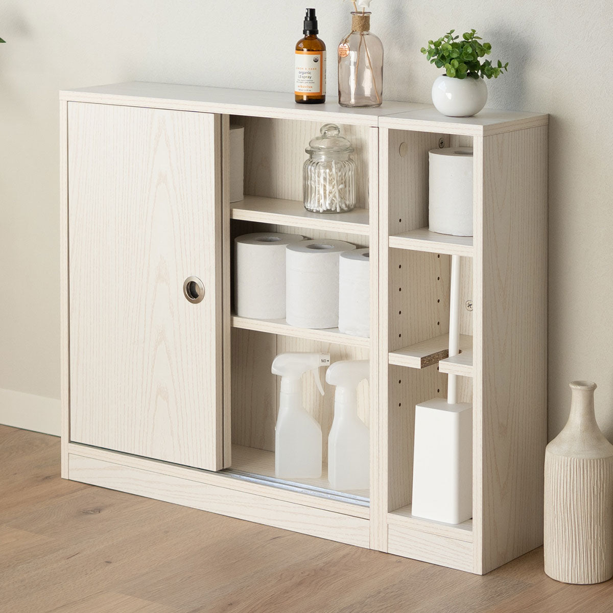 トイレラック キッチンラック 幅77cm スリム 扉付き 収納ラック 収納棚 ストッカー キャビネット ラック トイレットペーパー サニタリー 掃除用具 隙間収納 トイレ収納 キッチン収納 リビング収納 収納家具