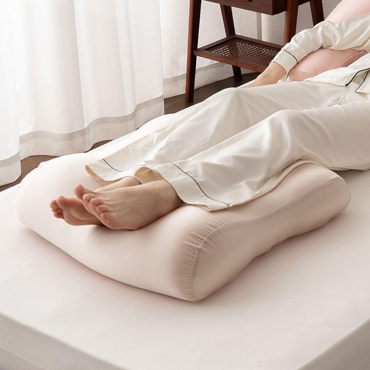 マシュマロ フットピロー コンパクト 足枕 ビーズ ゆったり リラックス フットケア あしまくら クッション フットレスト 足置き 敬老の日 母の日 父の日 ギフト プレゼント 実用的