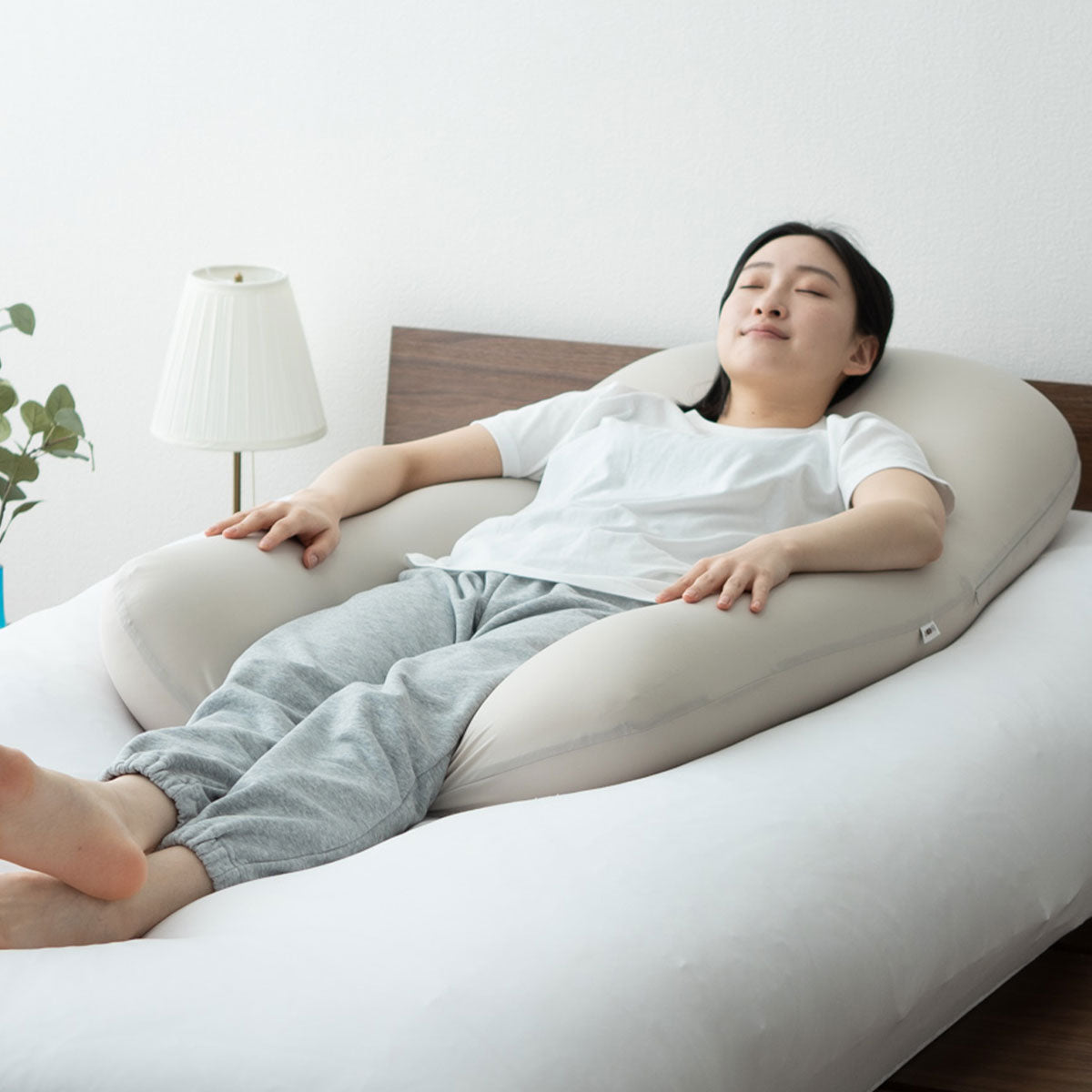 U字ボディピロー 抱き枕 マシュマロ 日本製ビーズ 枕カバー付き 敬老の日 母の日 父の日 出産祝い 誕生日 ギフト プレゼント 実用的