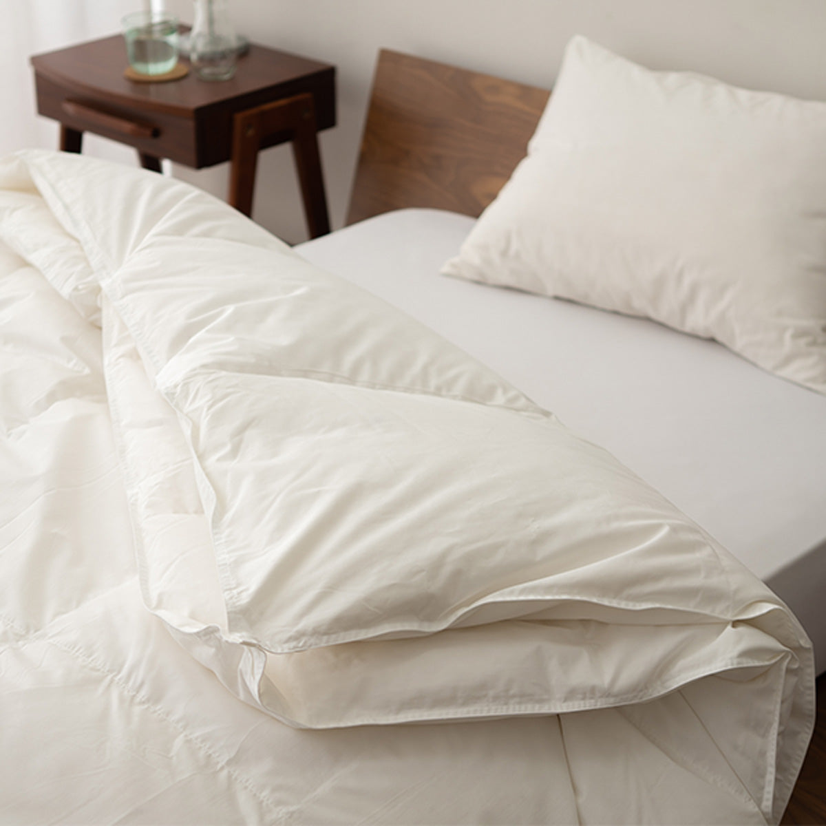 2枚合わせ 羽毛布団 キング 日本製 ロイヤルゴールドラベル ポーランド産ホワイトダックダウン93% 非圧縮 新合繊生地使用 軽量 二枚合わせ 収納ケース付き ループ付き