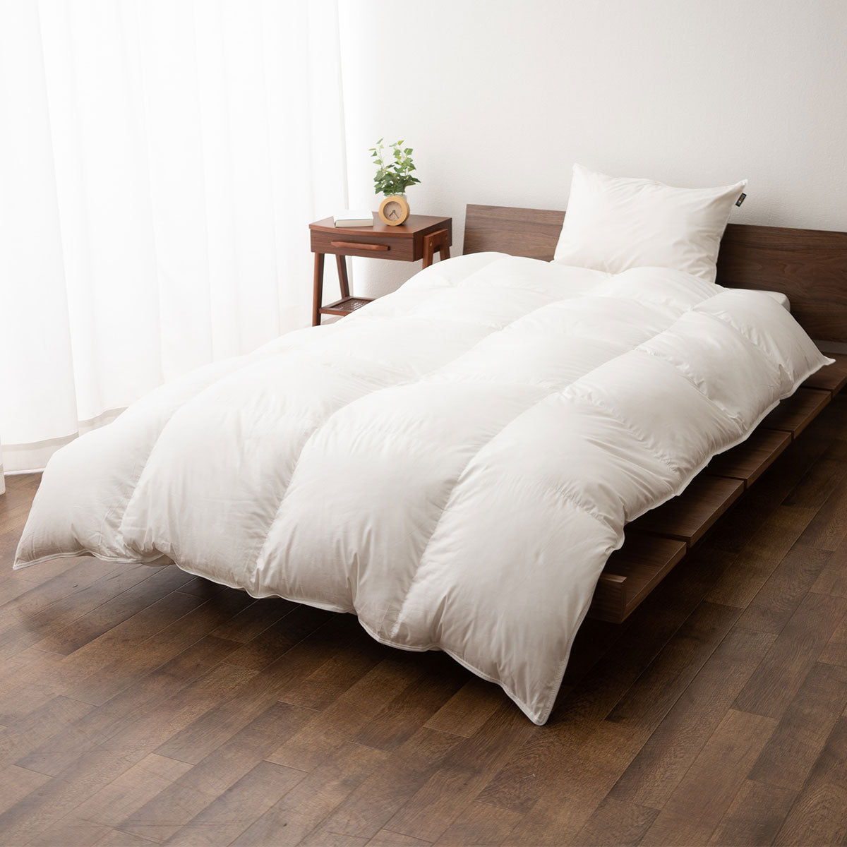 羽毛布団 シングル 日本製 プレミアムゴールドラベル ポーランド産ホワイトグースダウン95% 非圧縮 ハイブリッド新合繊生地使用 軽量 収納ケース付き ループ付き