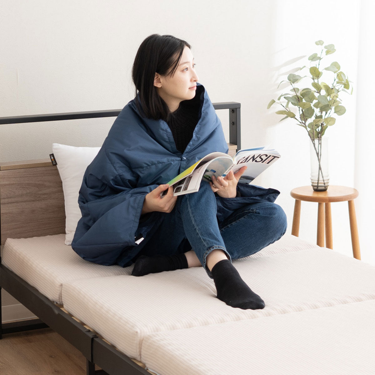 ポケッタブル ハーフケット ポンチョ ひざ掛け クッション 洗濯機丸洗いOK 軽量 発熱 あったか 羽毛 ダウン ギフト プレゼント