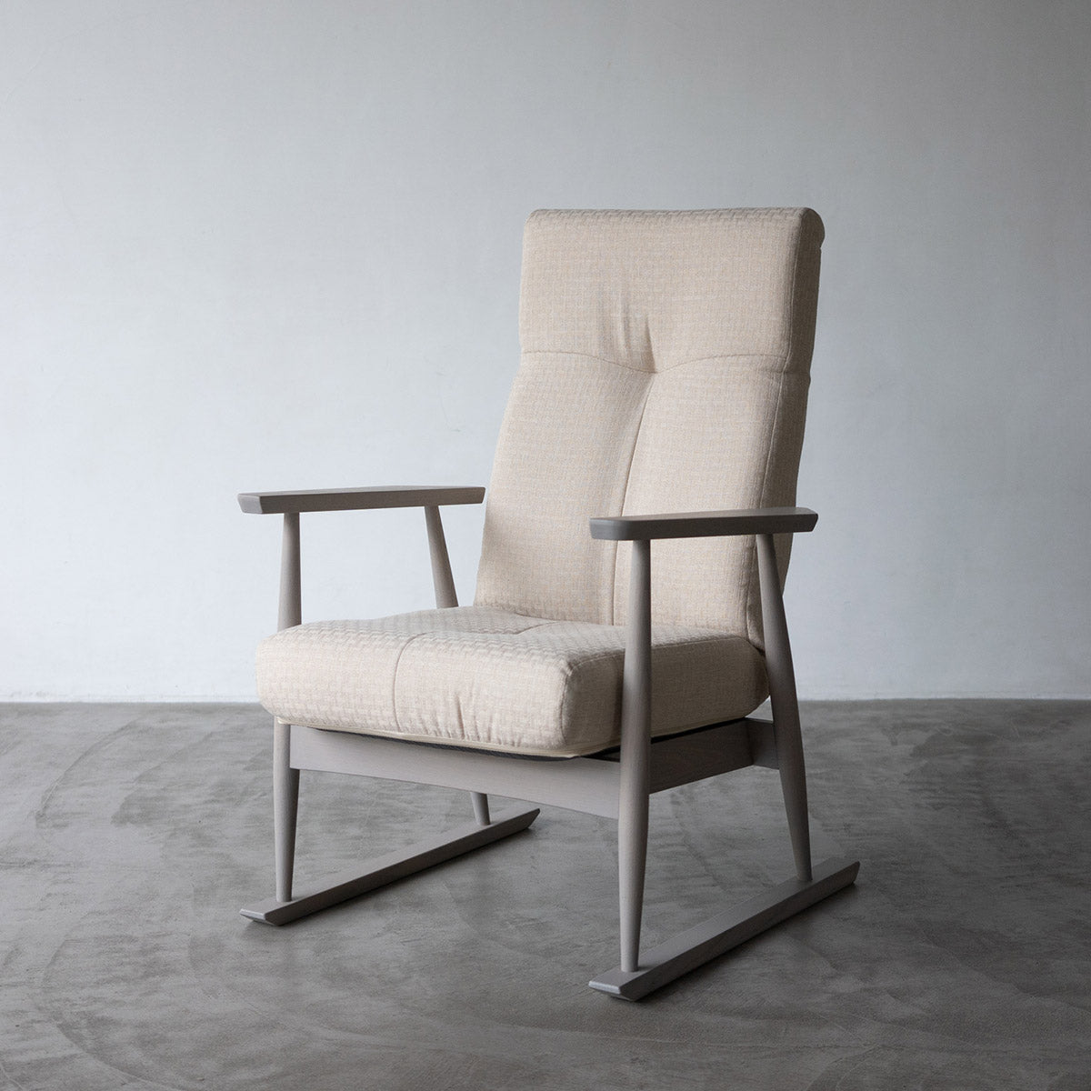 背丈に合わせた 高座椅子 「みなも」 選べる2サイズ 無段階リクライニング ポケットコイル ハイバック 天然木 タモ材 肘付き リクライニングチェア パーソナルチェア ショールーム体験可 完成品