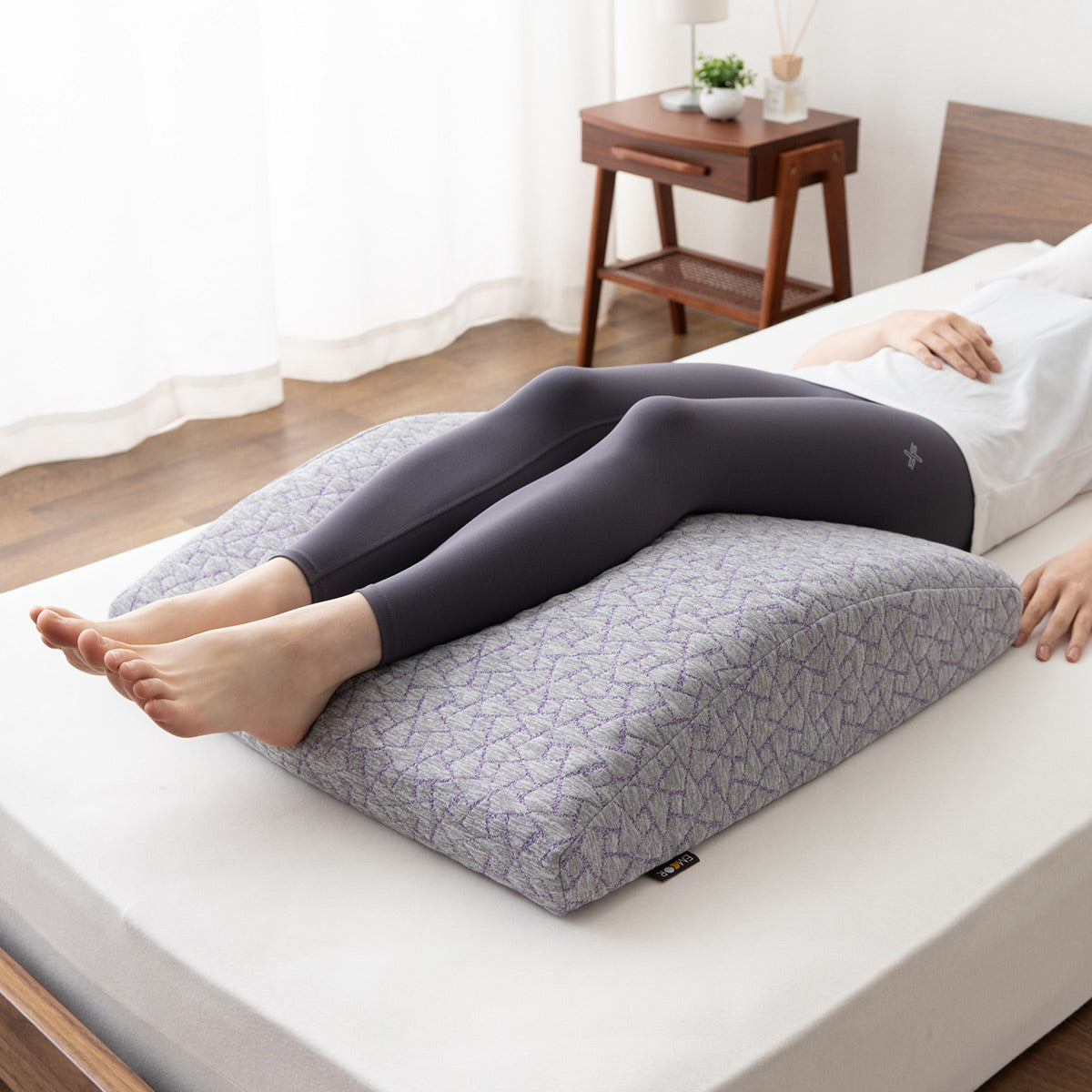 スロープフットピロー カバー付き 足枕 足まくら 脚枕 枕 まくら マクラ ピロー オットマン 浮腫 むくみ 疲れ 解消 仰向き寝