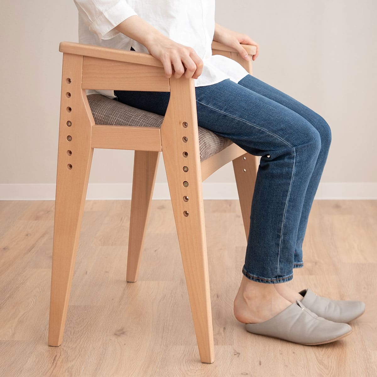 姿勢サポートチェア 高さ調節可能 肘掛け付き 猫背予防 立ち座り サポート 在宅ワーク リモートワーク デスクワーク リビング学習 勉強 大人 子供 高齢者