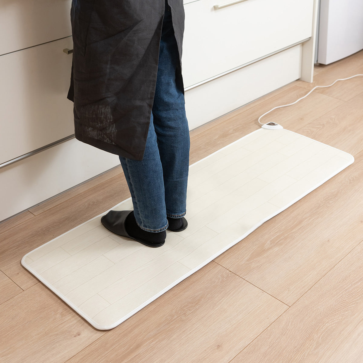 ホットキッチンマット 130×45cm 日本製 防水 抗菌 防カビ 滑り止め付き 暖房器具