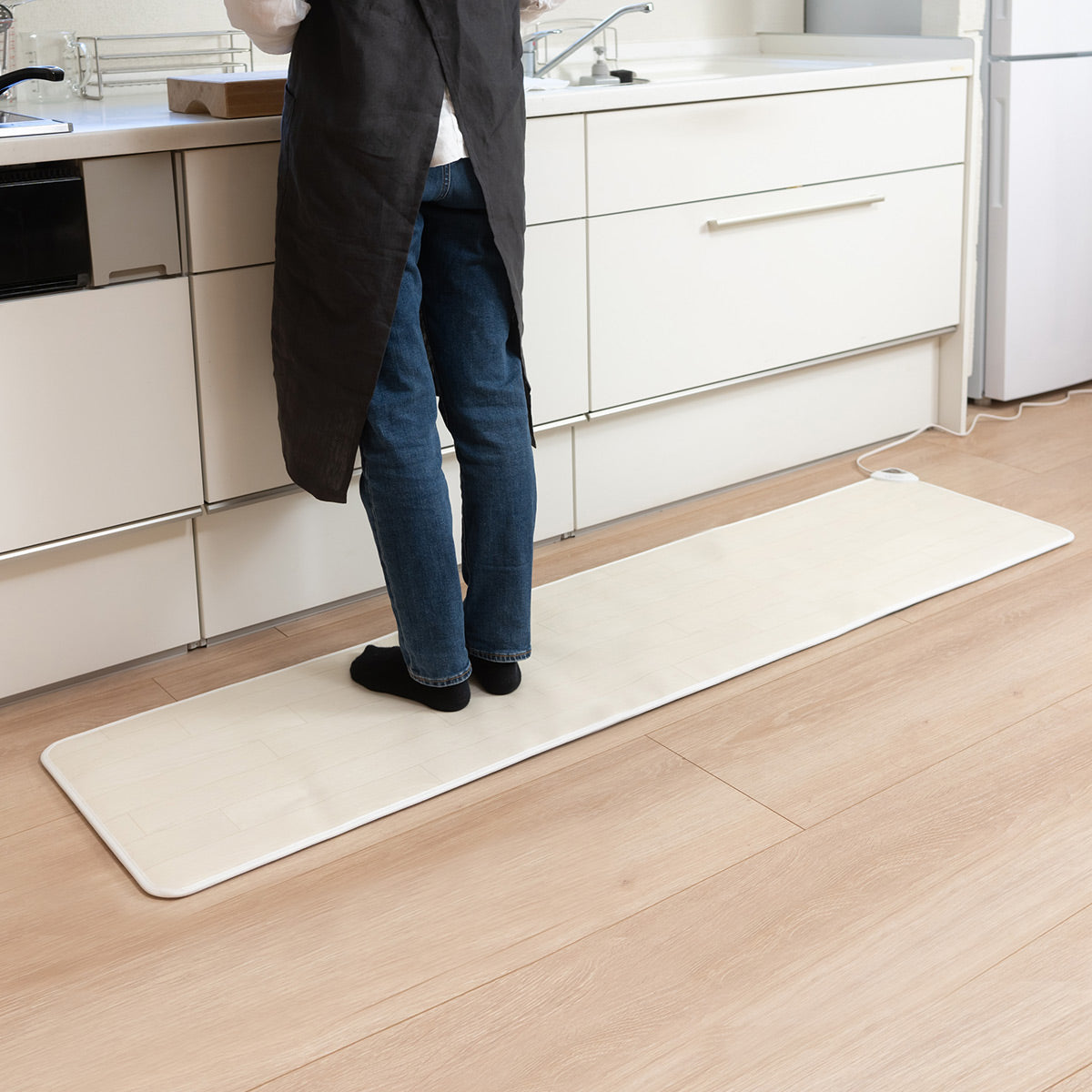 ホットキッチンマット 180×45cm 日本製 防水 抗菌 防カビ 滑り止め付き 暖房器具