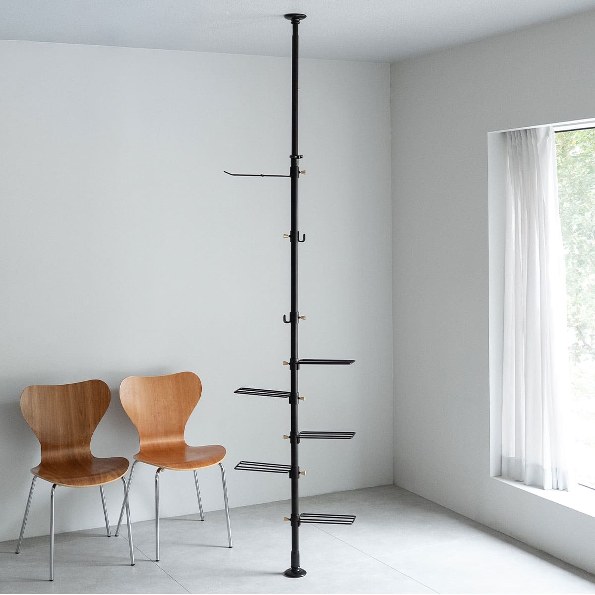 天井突っ張り式 突っ張り収納 突っ張りラック 高さ217~268cm スリム 玄関 リビング 賃貸 ハンガーラック ポールラック ポールハンガー コートハンガー 飾り棚 つっぱり ディスプレイ 工事不要