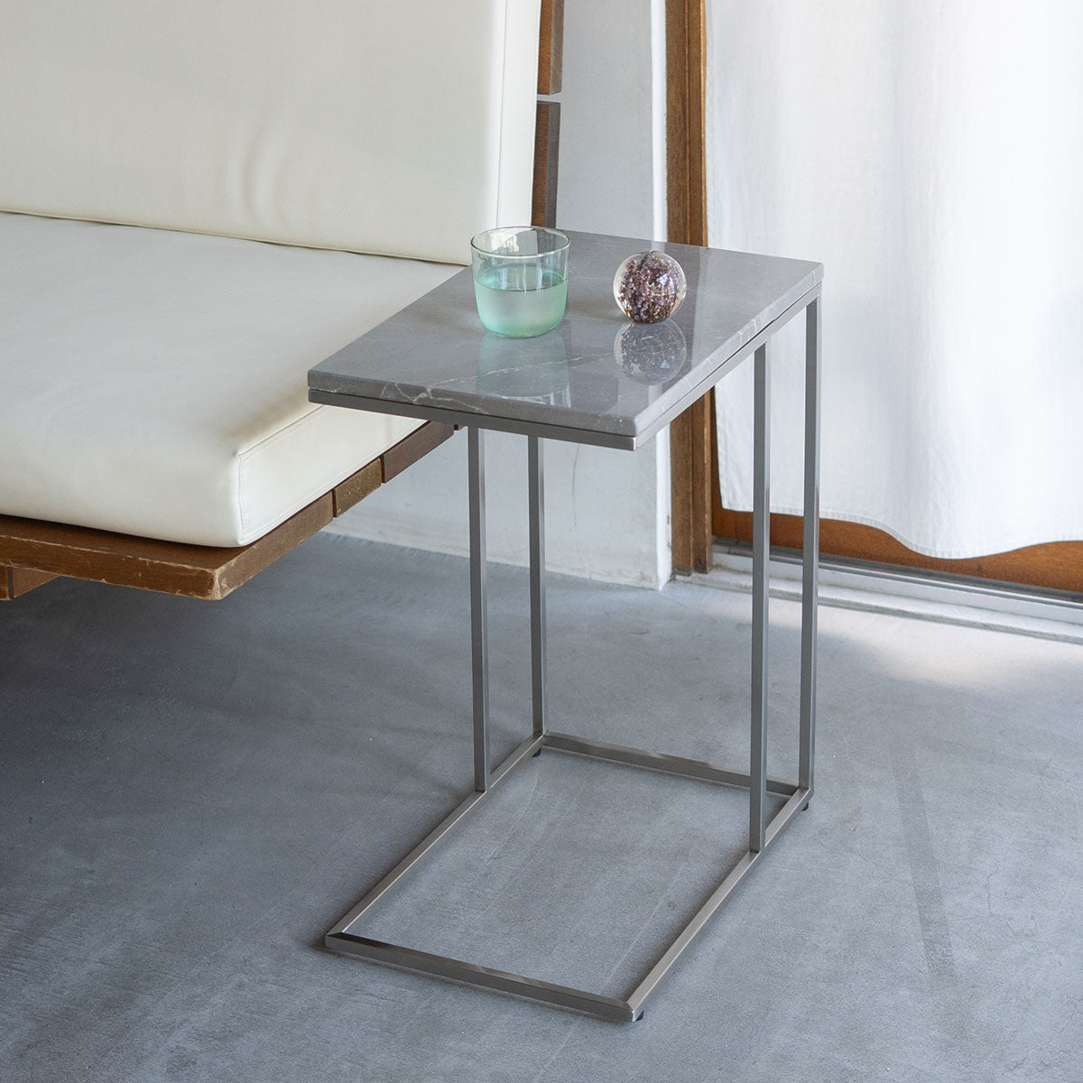 サイドテーブル 幅30cm 長方形 セラミック 完成品 ナイトテーブル エンドテーブル ローテーブル ミニテーブル 角型 四角 石目調 スチール脚 ベッドサイド ソファサイド デスクサイド 廊下 玄関