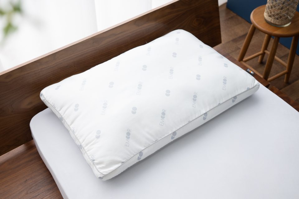 枕の黄ばみの原因4つ｜落とし方と予防方法も解説