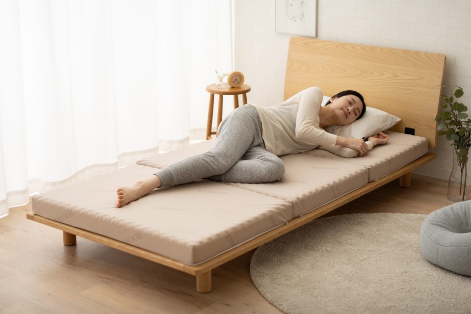 マットレスのへたりは直せる？原因や対処法、4つの買い替えサインを紹介