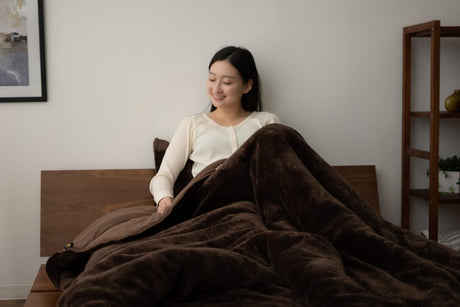 快適な睡眠を保つための毛布と布団の順番とは？おすすめのあったか寝具もご紹介