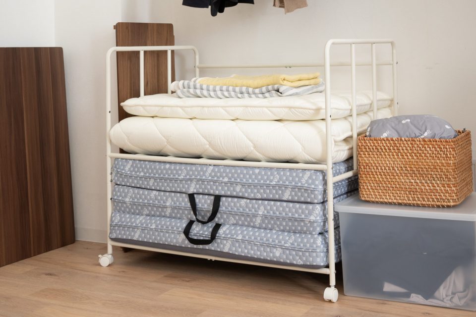 マットレス収納ってどうやるの？折りたためるかどうかで方法が変わる！