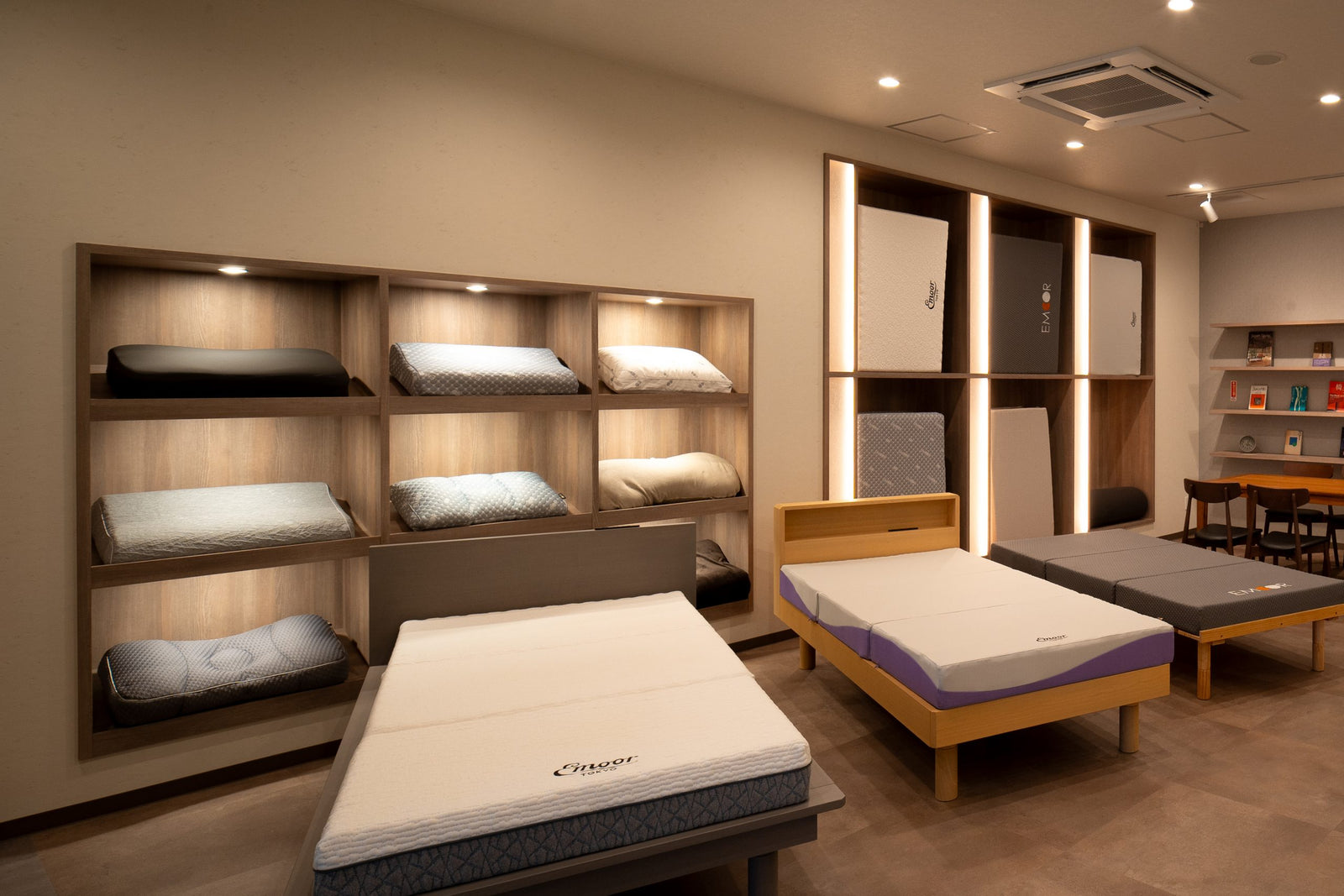 お客様に合った寝心地の提案＠青山スタッフT