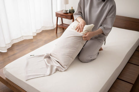 シルク製の枕カバーの洗い方｜洗濯機は使える？洗剤は何を使う？