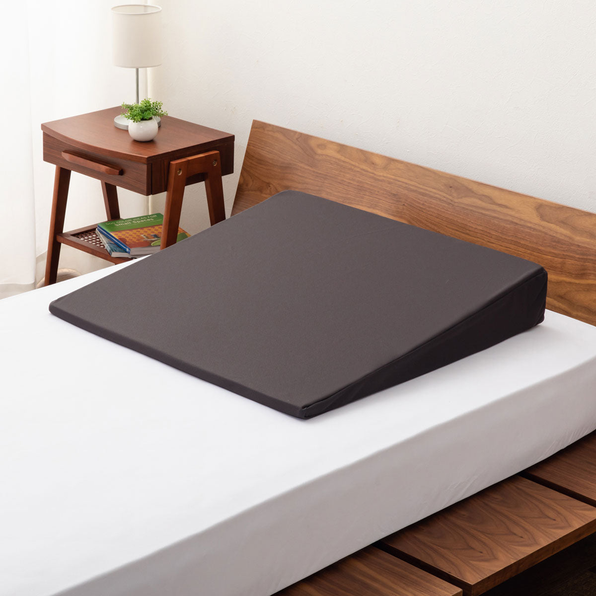 傾き寝まくら 傾斜枕 日本製 逆流性食道炎 胸やけ 肩こり 無呼吸症候群 いびき 三角枕 なだらか枕 上半身枕