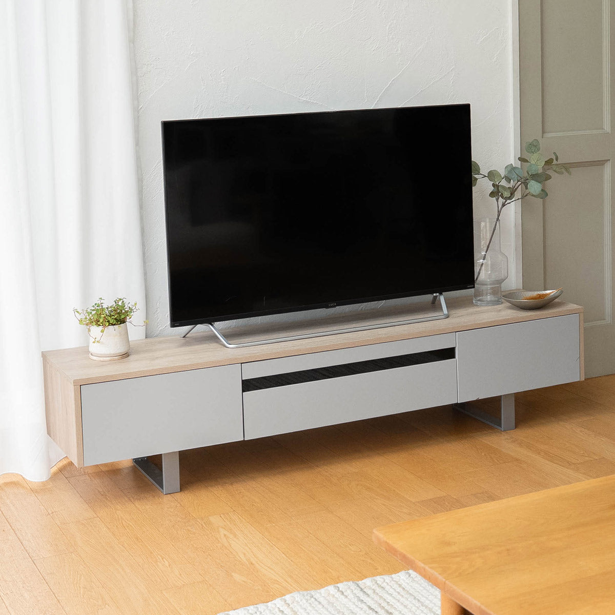 テレビボード テレビ台 ローボード 幅180cm 可動棚付き プッシュラッチ式扉 テレビラック TVボード TV台 TVラック AVラック 収納棚 ロータイプ ホテルライク 32型～60型対応 大型テレビ対応