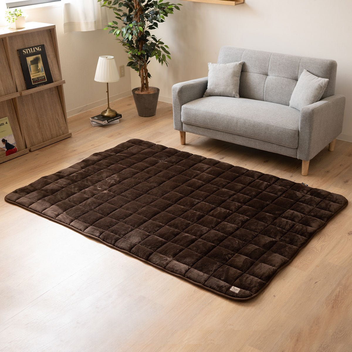 ラグ ラグマット 130×190cm カーペット 絨毯 敷きパッド 極暖 +4℃ 吸湿発熱 あったか 秋 冬 防寒対策 寒さ対策 冷え対策 長方形 約1.5畳 コンパクト