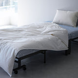 肌掛け布団 羽毛布団 リサイクル羽毛 再生羽毛 清潔 軽量 高品質 掛け布団 ダウンケット 収納ケース付き ループ付き 冷え エアコン 冷房 クーラー 春～秋 リサイクルダウン リサイクルフェザー 河田フェザー