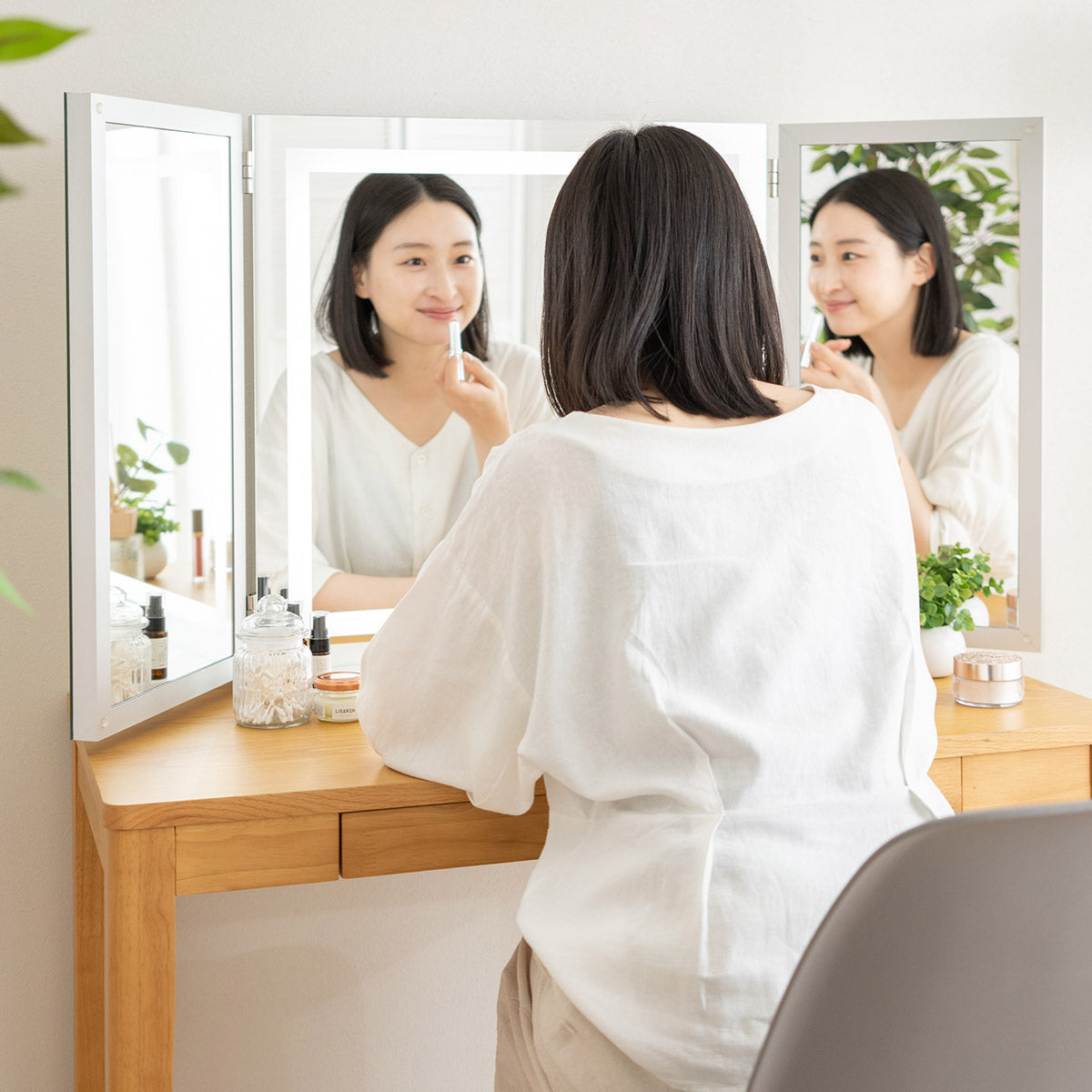LEDライト付き 三面鏡 台座付き 閉じても使える 女優ミラー 女優鏡 スタンド 大型 タッチパネル