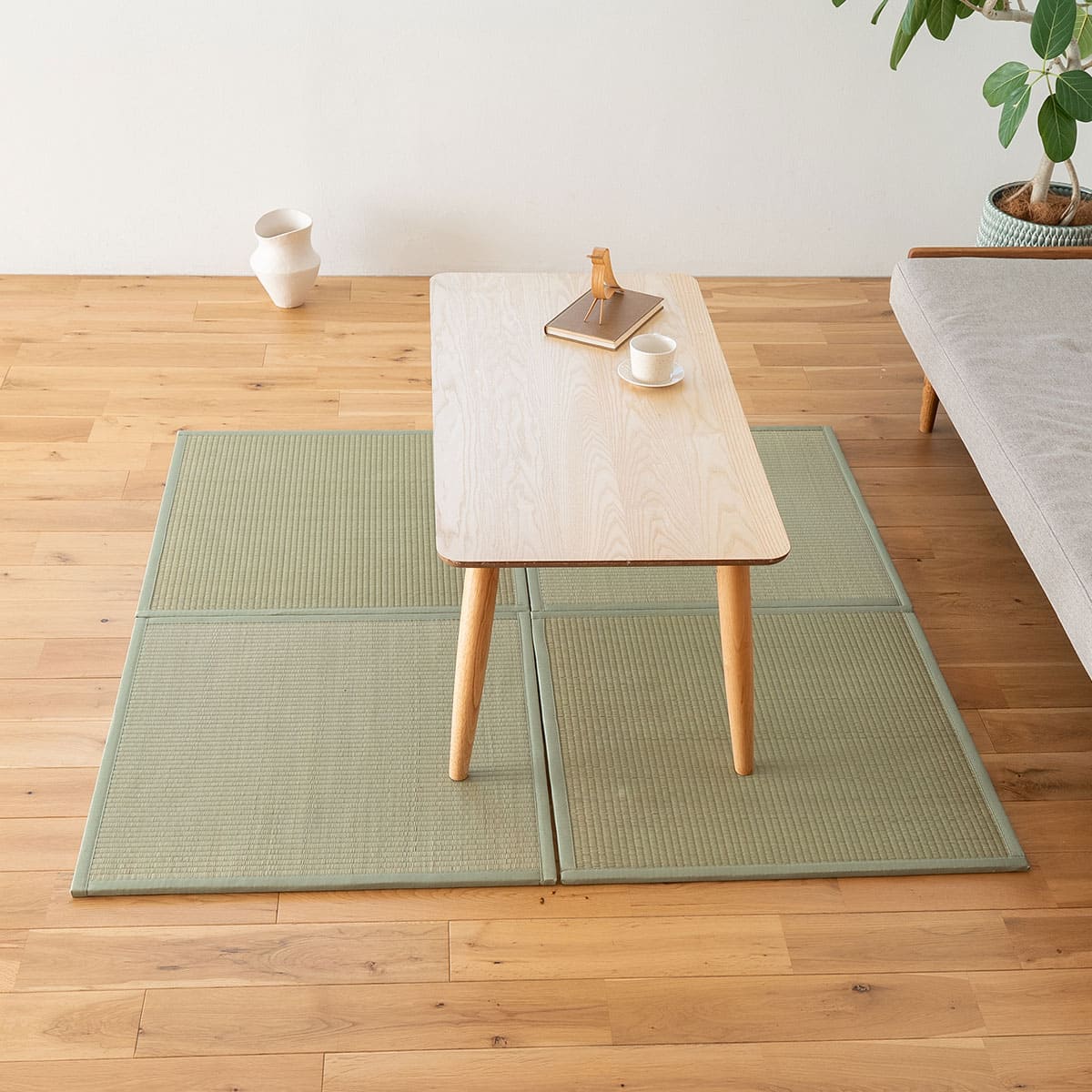 畳マット い草マット 幅70cm 正方形 4枚セット 6枚セット 天然い草 防カビ 消臭 空気洗浄 湿度調整 吸汗 滑り止め付き マット ラグ 敷物 下敷き 軽量 コンパクト 洋室 和室 敷くだけ