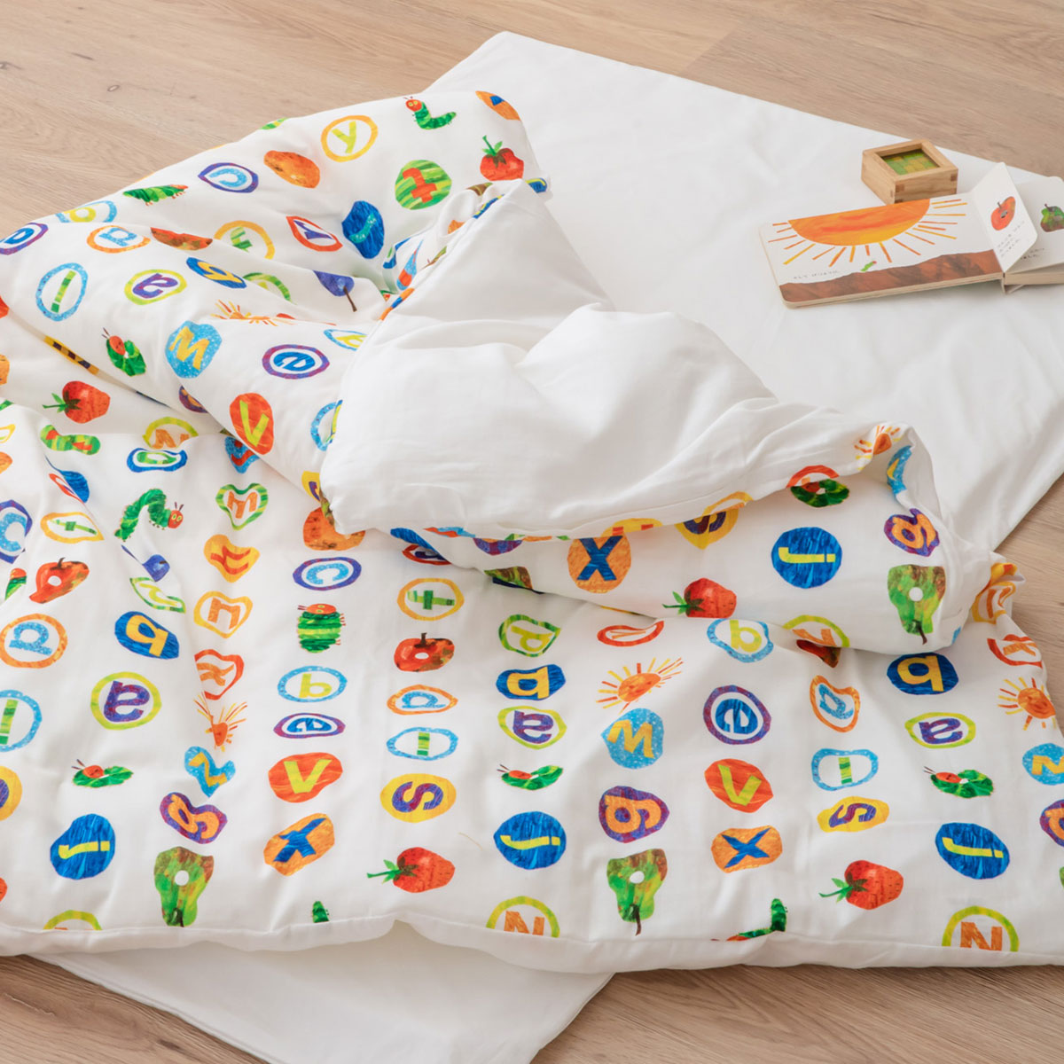 お昼寝布団5点セット はらぺこあおむし 日本製 綿100％ ベビー用 （掛け布団・敷き布団・掛け布団カバー・敷き布団カバー・収納バッグ）