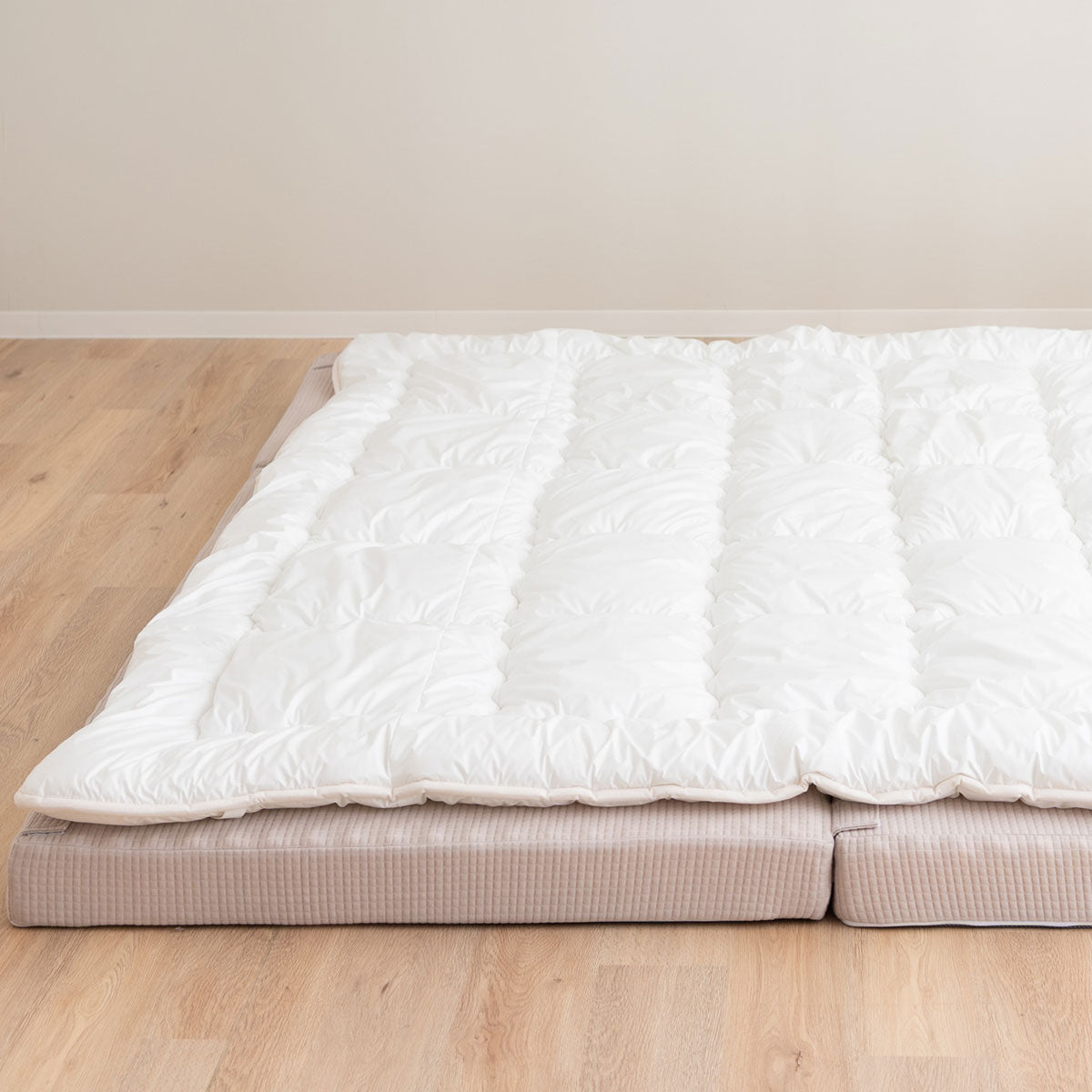 ファミリーマットレス専用 極厚 敷きパッド ワイドキング 日本製 抗菌・防臭・防ダニ 四隅ゴムバンド付き 幅200cm