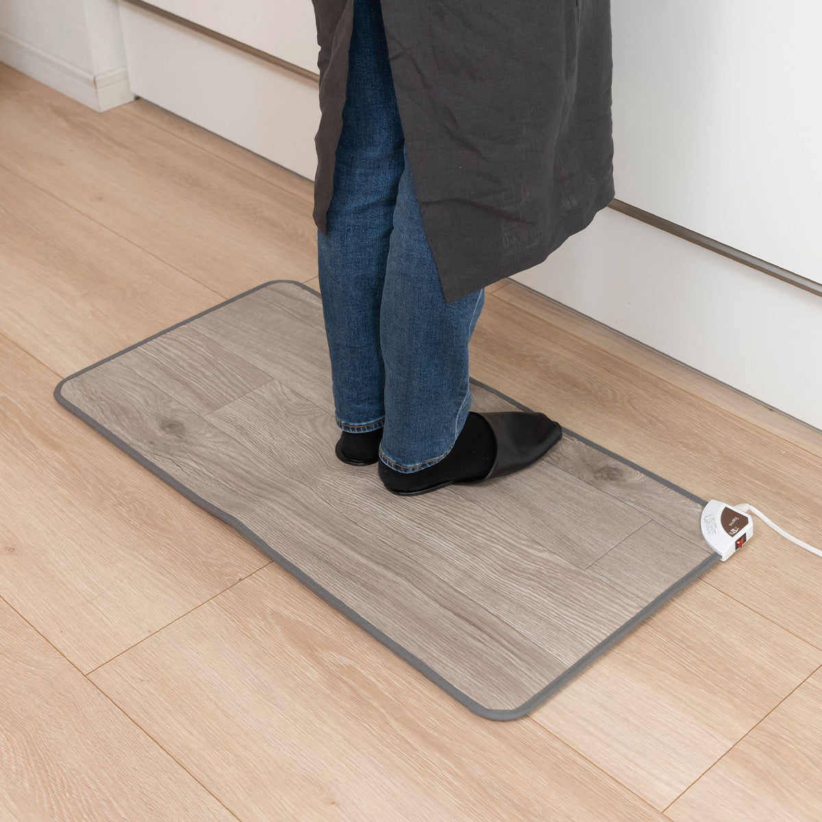 ホットキッチンマット 90×45cm 日本製 防水 抗菌 防カビ 滑り止め付き 暖房器具