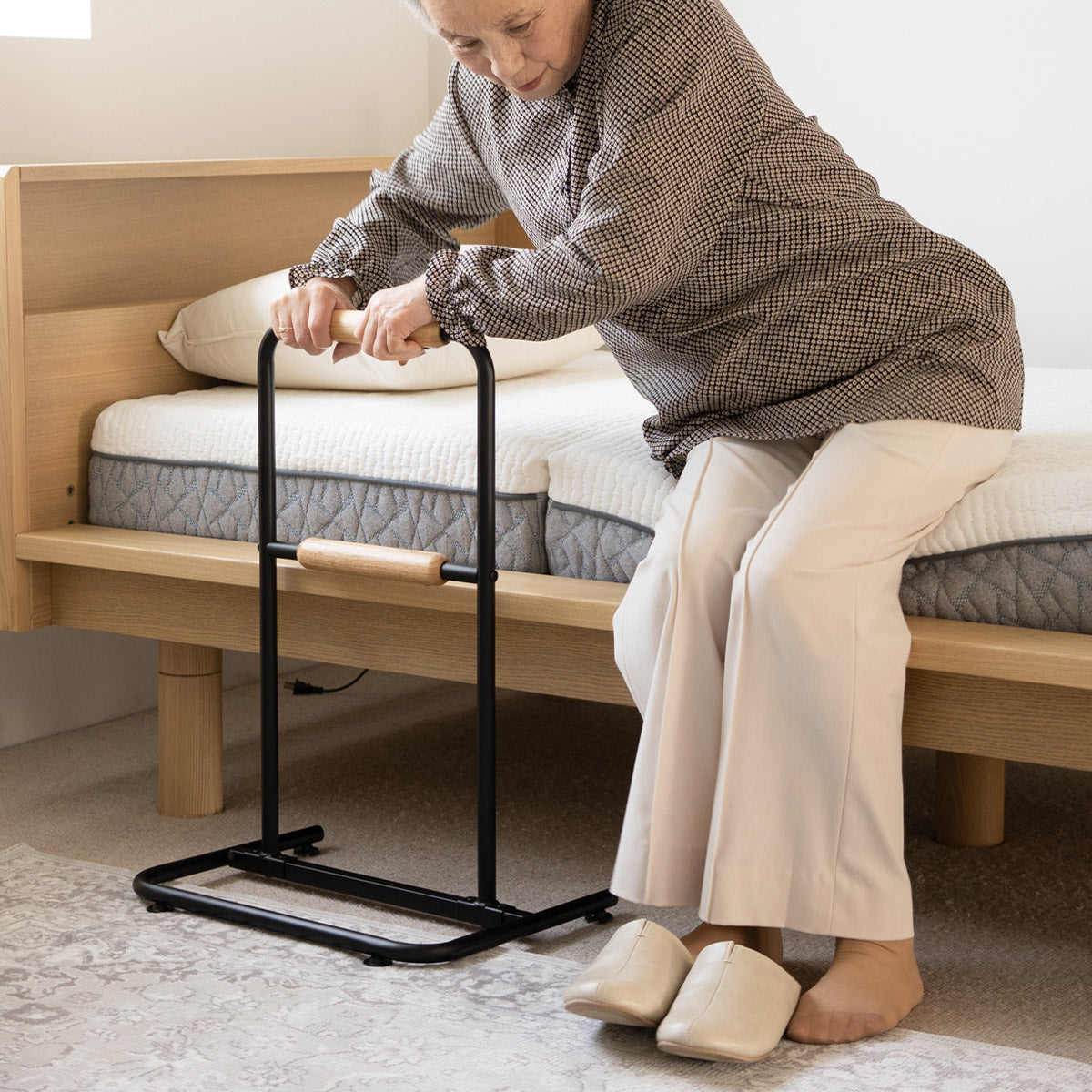 立ち上がり補助手すり 2段 簡単組立 移動式 軽量 立ち座り つかまり立ち 起き上がり 転倒防止 転落防止 負担軽減 介護 補助 立川ショールーム体験可