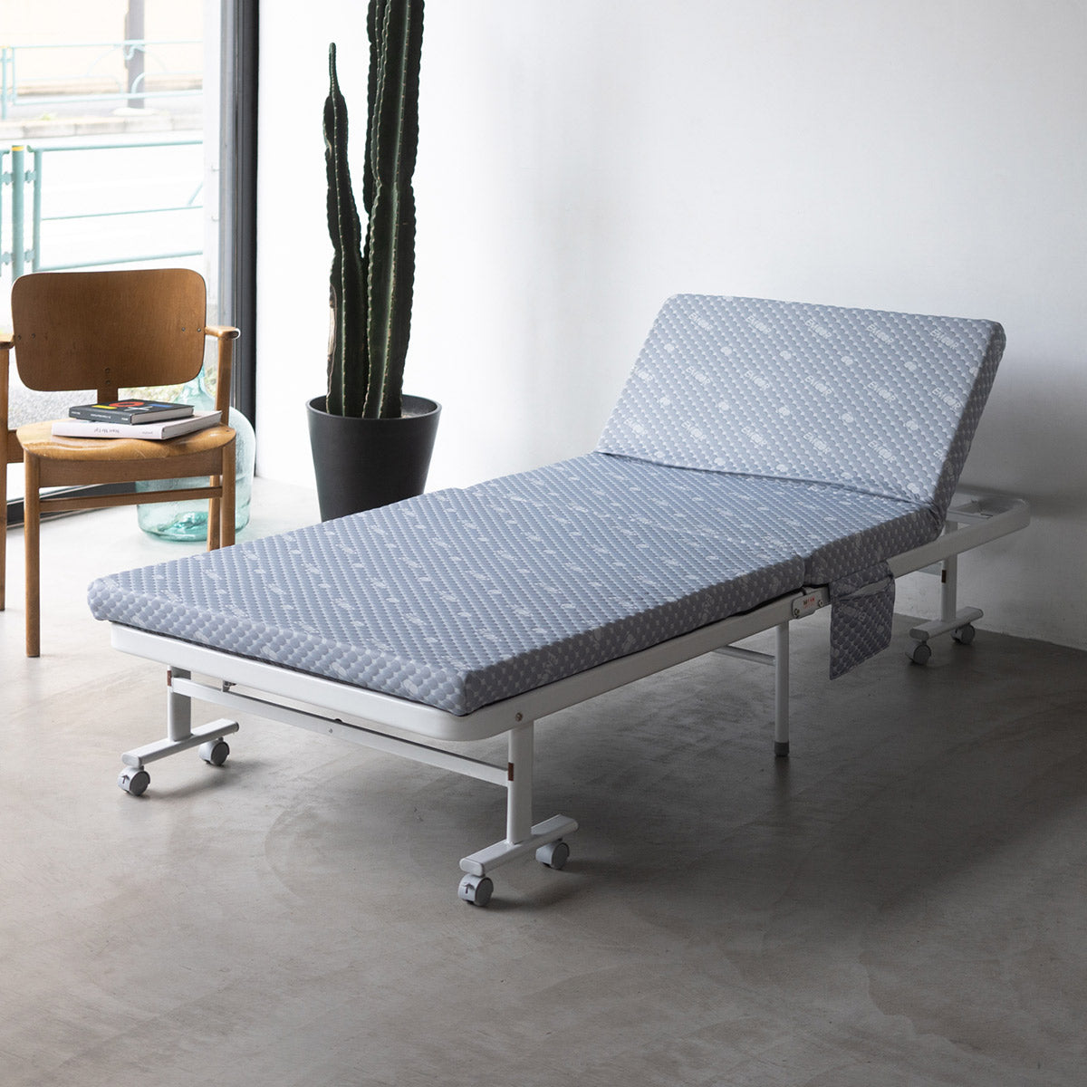 メホール 折りたたみベッド セミシングルサイズ 組立不要 背もたれ5段階リクライニング 完成品